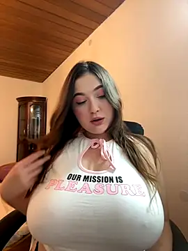 Kamilla Loop online show from September 2025 08:44:01 PM