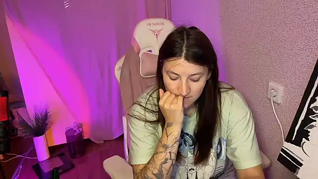 Katrin  kiss online show from October 2025 02:13:02 PM