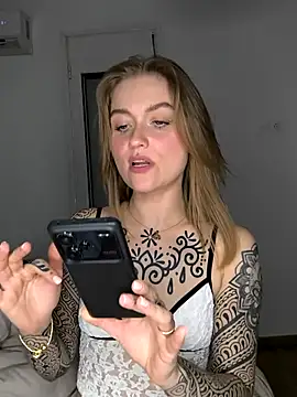 Goldloeckchen159 online show from April 2026 06:23:02 PM