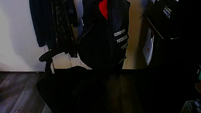 KrazyLegz online show from November 2025 06:17:01 PM