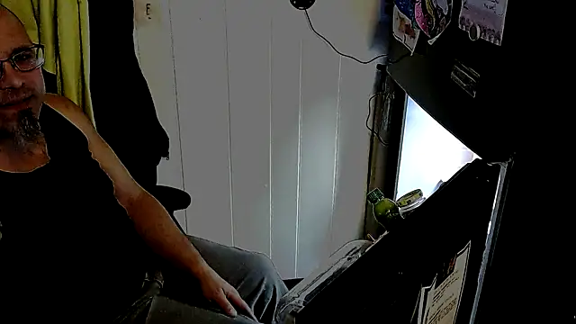 KrazyLegz online show from November 2025 04:32:02 PM