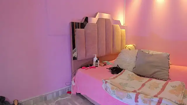 Snapshot of LoveQueen2 chatting on December 2025 12:21:02 PM LoveQueen2 online show from December 2025 12:21:02 PM