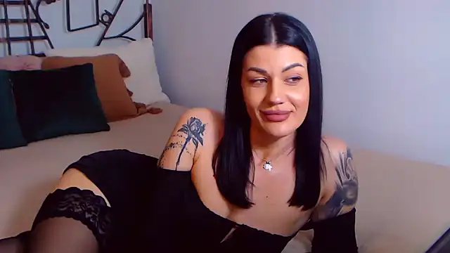 YvonneEverlee online show from February 2025 11:54:02 PM