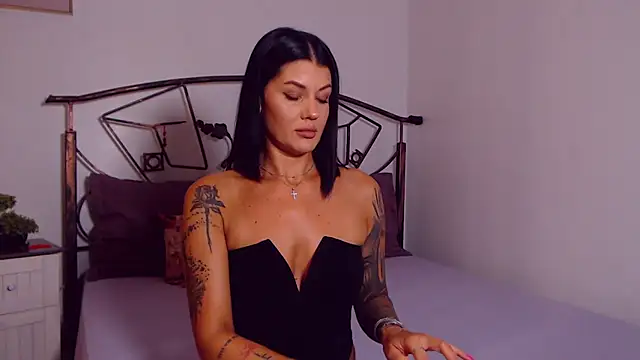 YvonneEverlee online show from July 2026 08:07:02 PM