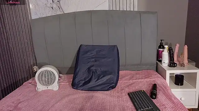 Danielaa a online show from October 2025 12:03:01 AM