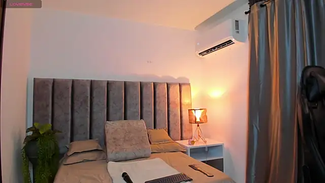 SamanthaSmithx online show from June 2026 12:22:01 AM