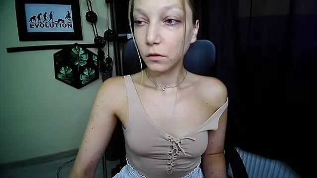Snapshot of EmillyPlay chatting on July 2026 05:22:02 AM EmillyPlay online show from July 2026 05:22:02 AM