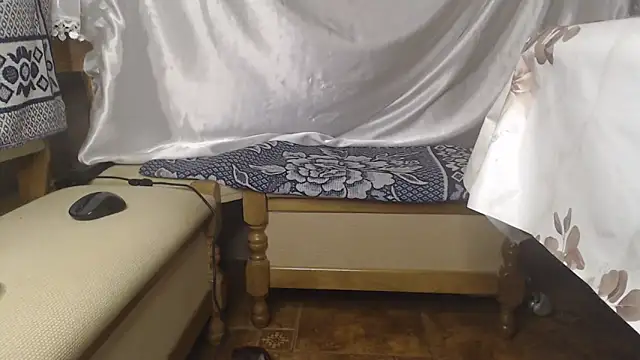 Burberrry  online show from April 2026 07:04:02 PM