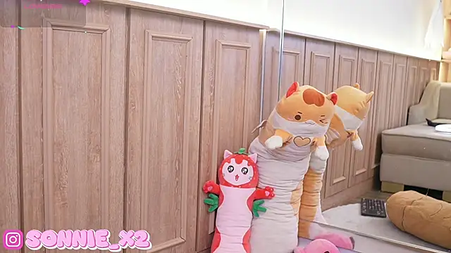 Sonnie  online show from December 2024 11:43:02 AM