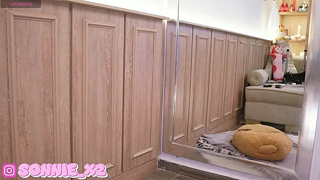 Sonnie  online show from February 2025 11:51:01 AM