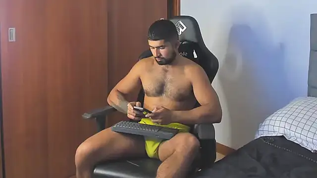 Snapshot of ethaanjones chatting on September 2025 08:10:01 PM ethaanjones online show from September 2025 08:10:01 PM