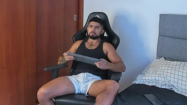 Snapshot of ethaanjones chatting on October 2025 07:46:02 PM ethaanjones online show from October 2025 07:46:02 PM