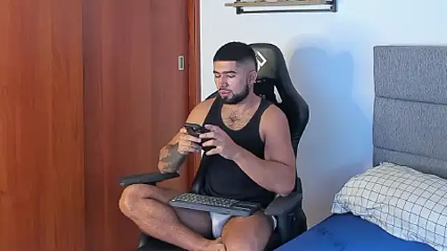 ethaanjones online show from November 2025 12:49:01 PM