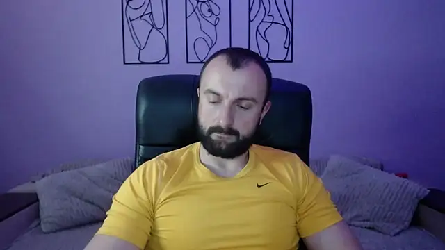 brindlefly6969 online show from May 2026 10:23:01 AM