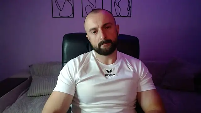 brindlefly6969 online show from June 2026 03:26:02 PM