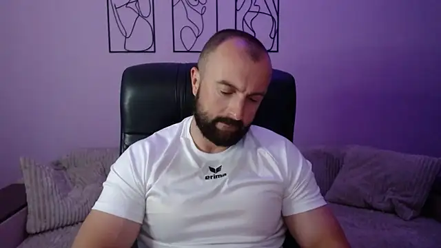 brindlefly6969 online show from June 2026 10:42:01 AM