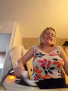 Snapshot of lady_charlyne chatting on December 2024 02:06:02 PM lady charlyne online show from December 2024 02:06:02 PM