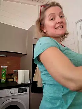 Snapshot of lady_charlyne chatting on January 2025 05:23:01 PM lady charlyne online show from January 2025 05:23:01 PM