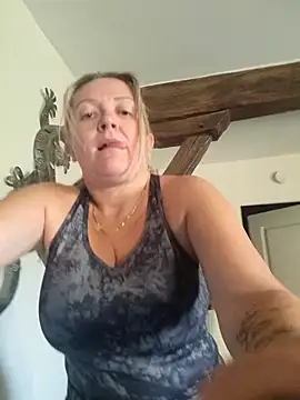 Snapshot of lady_charlyne chatting on February 2025 09:32:01 AM lady charlyne online show from February 2025 09:32:01 AM