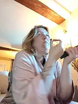 Snapshot of lady_charlyne chatting on September 2025 06:24:02 AM lady charlyne online show from September 2025 06:24:02 AM