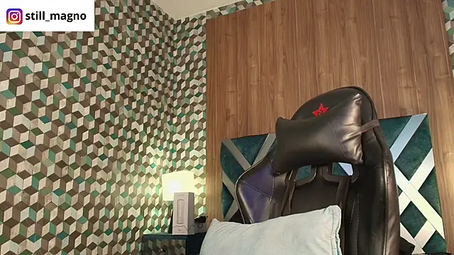 Michael magno online show from November 2025 01:33:02 PM