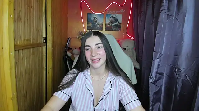 Snapshot of Fiery_Brunette_ chatting on January 2025 08:15:01 AM Fiery Brunette  online show from January 2025 08:15:01 AM