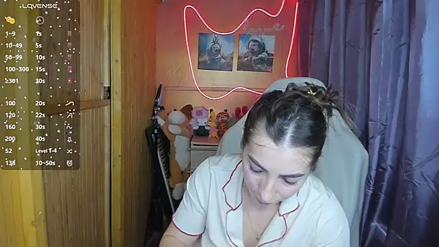 Snapshot of Fiery_Brunette_ chatting on February 2025 07:31:02 AM Fiery Brunette  online show from February 2025 07:31:02 AM