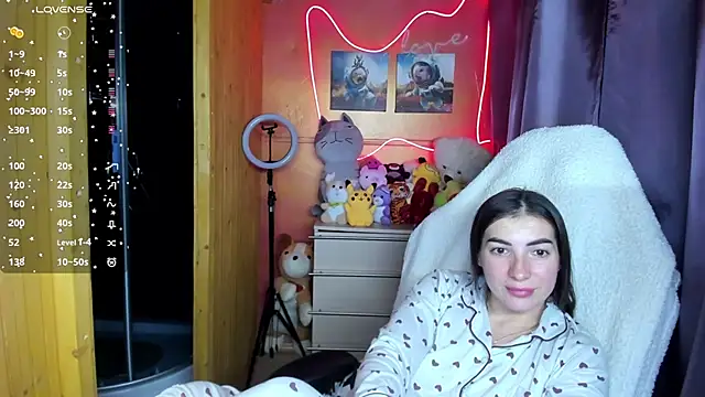 Snapshot of Fiery_Brunette_ chatting on October 2025 01:20:01 PM Fiery Brunette  online show from October 2025 01:20:01 PM