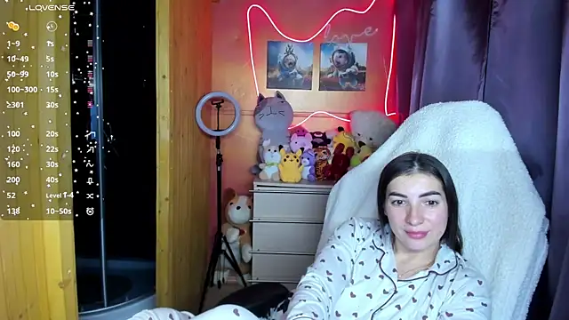 Fiery Brunette  online show from November 2025 06:30:02 PM