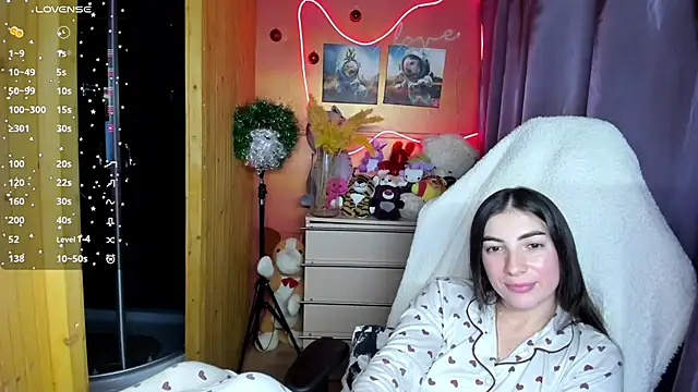 Fiery Brunette  online show from December 2025 06:37:02 PM