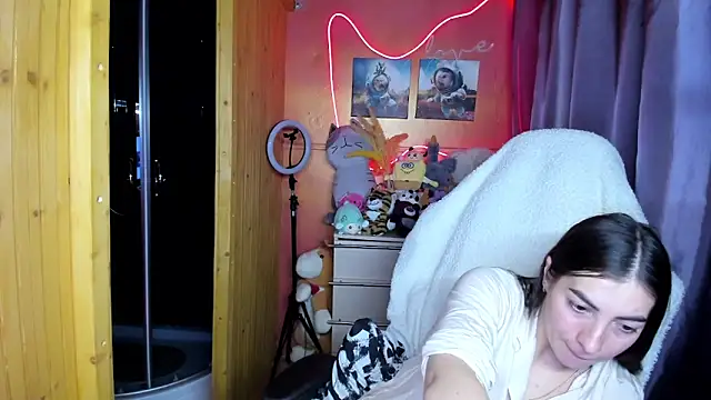 Fiery Brunette  online show from April 2026 05:10:02 AM