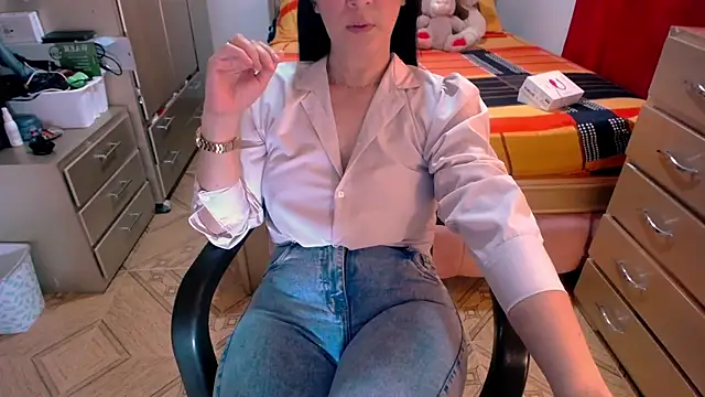 BitterMomXxx online show from March 2025 02:18:01 PM