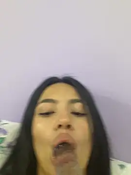 Snapshot of hannahb-e chatting on February 2025 10:55:01 PM hannahb-e online show from February 2025 10:55:01 PM