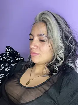 Snapshot of hannahb-e chatting on March 2025 12:11:02 AM hannahb-e online show from March 2025 12:11:02 AM