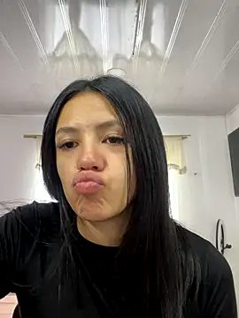 Snapshot of hannahb-e chatting on October 2025 08:20:01 PM hannahb-e online show from October 2025 08:20:01 PM