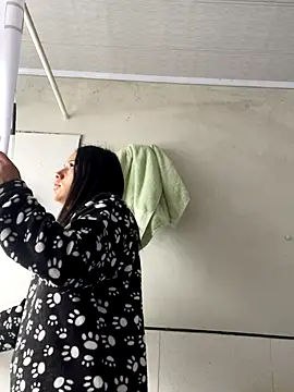 Snapshot of hannahb-e chatting on November 2025 02:41:01 PM hannahb-e online show from November 2025 02:41:01 PM