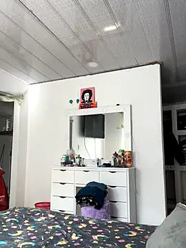 Snapshot of hannahb-e chatting on November 2025 01:54:02 PM hannahb-e online show from November 2025 01:54:02 PM