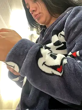 Snapshot of hannahb-e chatting on November 2025 06:52:01 PM hannahb-e online show from November 2025 06:52:01 PM