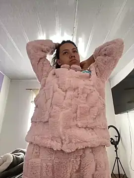 Snapshot of hannahb-e chatting on November 2025 01:44:02 PM hannahb-e online show from November 2025 01:44:02 PM