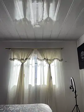 Snapshot of hannahb-e chatting on November 2025 02:16:01 PM hannahb-e online show from November 2025 02:16:01 PM