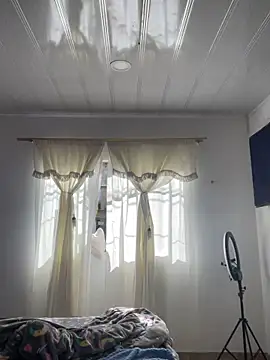 Snapshot of hannahb-e chatting on November 2025 01:55:02 PM hannahb-e online show from November 2025 01:55:02 PM