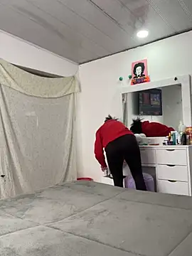 Snapshot of hannahb-e chatting on November 2025 07:36:02 PM hannahb-e online show from November 2025 07:36:02 PM