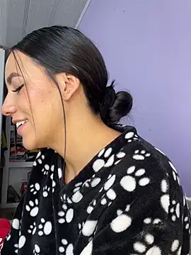 hannahb-e online show from April 2026 06:10:01 PM