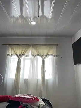 Snapshot of hannahb-e chatting on May 2026 08:48:02 PM hannahb-e online show from May 2026 08:48:02 PM