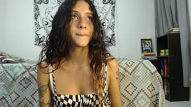 AlinaWoolf  online show from December 2024 02:52:01 AM