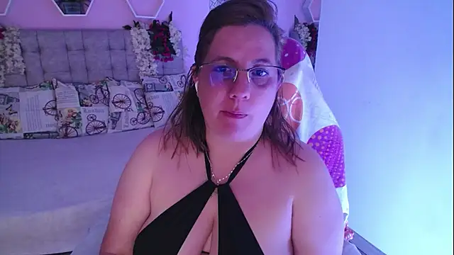 Snapshot of katie_joness_ chatting on January 2025 07:49:02 PM katie joness  online show from January 2025 07:49:02 PM