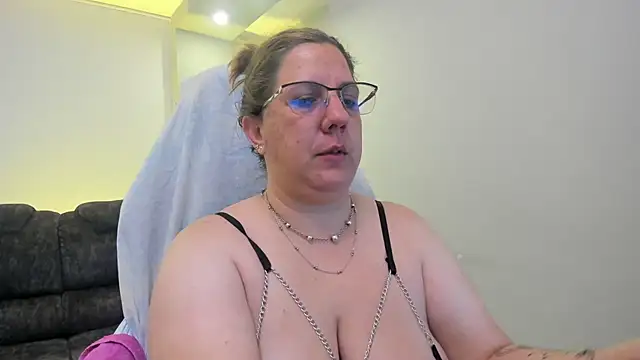 Snapshot of katie_joness_ chatting on September 2025 01:00:02 PM katie joness  online show from September 2025 01:00:02 PM
