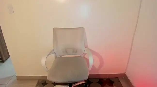 kiaraowen online show from December 2024 08:13:01 PM