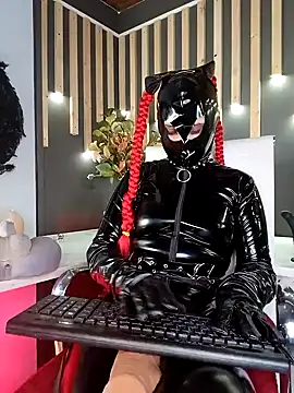 Snapshot of shaaroon_gold chatting on January 2025 11:48:01 AM shaaroon gold online show from January 2025 11:48:01 AM