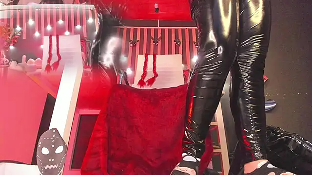 Snapshot of shaaroon_gold chatting on February 2025 10:14:02 PM shaaroon gold online show from February 2025 10:14:02 PM